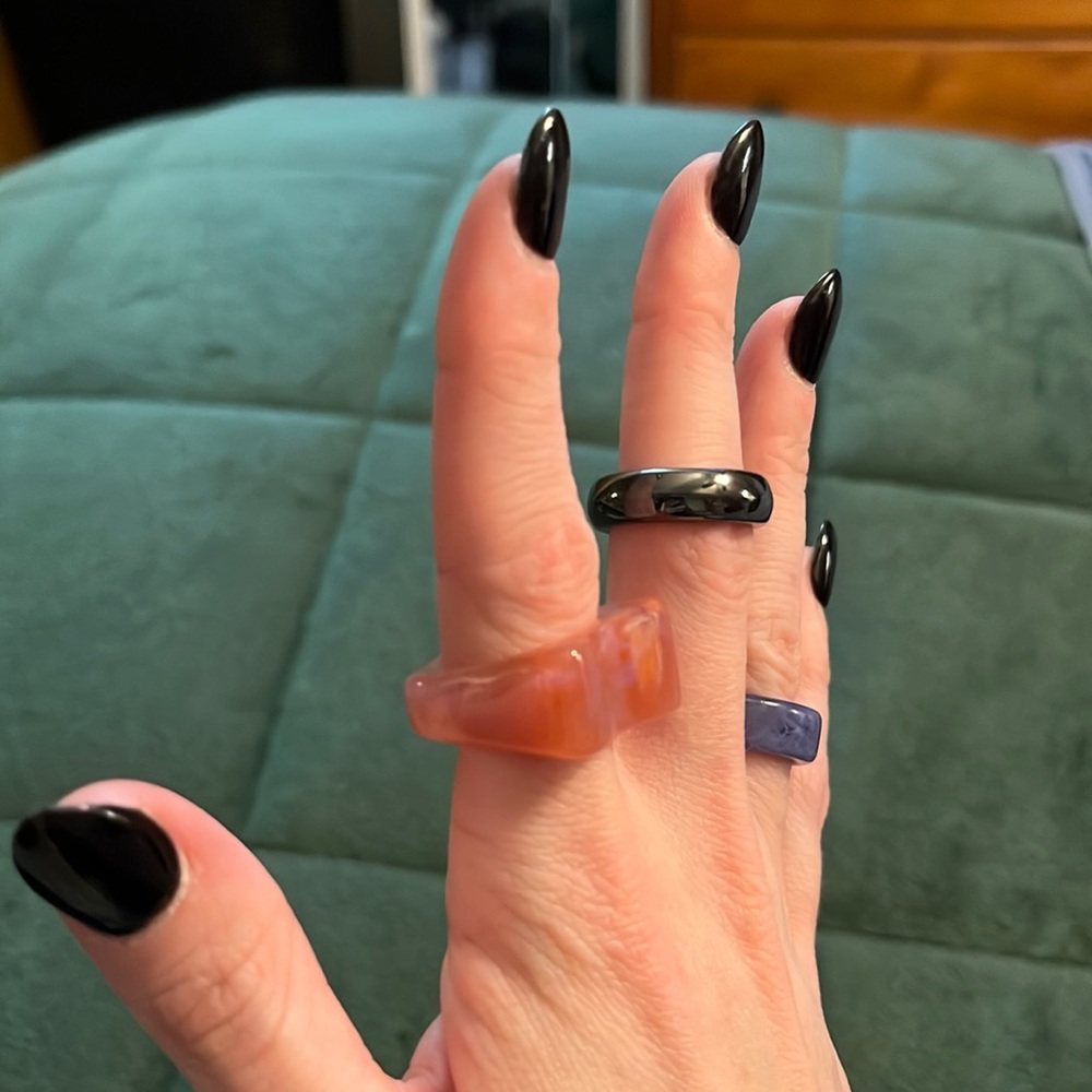 Size 6 Rings. - Picture 2 of 2